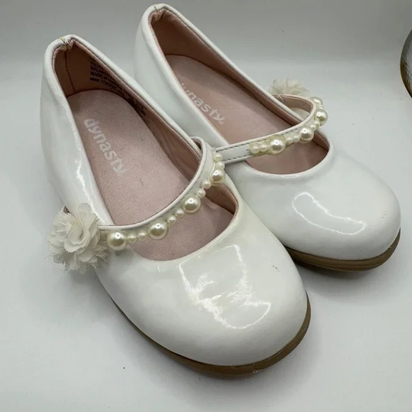 Girls Toddler Size 7 Off White/Cream Dress Shoes with Glossy Finish & Pearls
