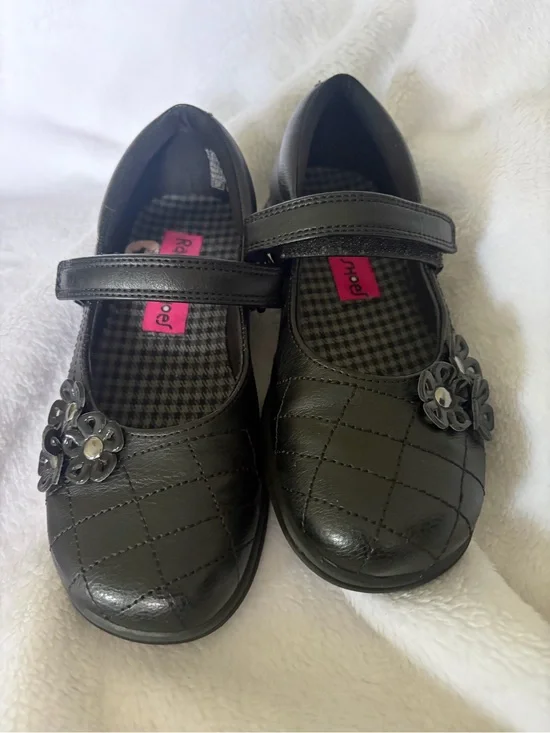 Girls Black Mary Jane Shoes with Flower Accent, size 12