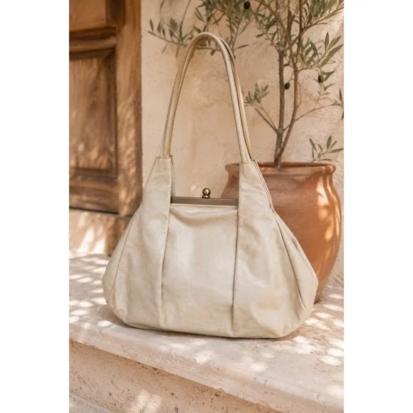 HOBO International Leather Frame Shoulder Bag Cream Kiss Lock Hobo Purse