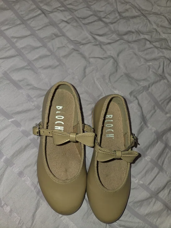 Bloch Girls Bow Strap Mary Jane Tap Shoes in Tan