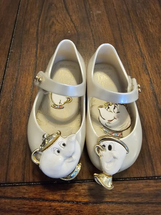 Mini Melissa Ivory Mary Jane Shoes with Mrs. Potts & Chip Charms