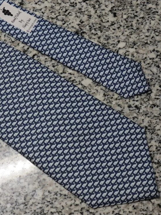 Vineyard Vines Martha’s Vineyard Men’s Tie Whale Motif