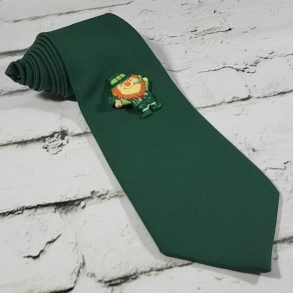 Vintage Wemlon by Wembley Neck Tie Green‎ with St Patricks Day Pin
