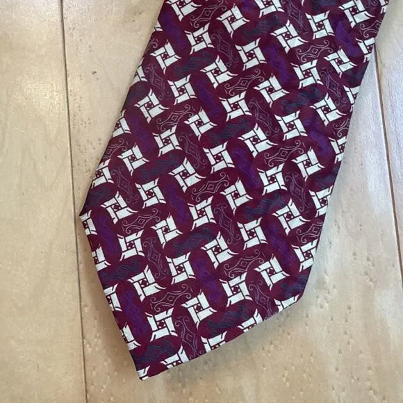 CHRISTIAN DIOR MAROON GEOMETRIC SILK TIE