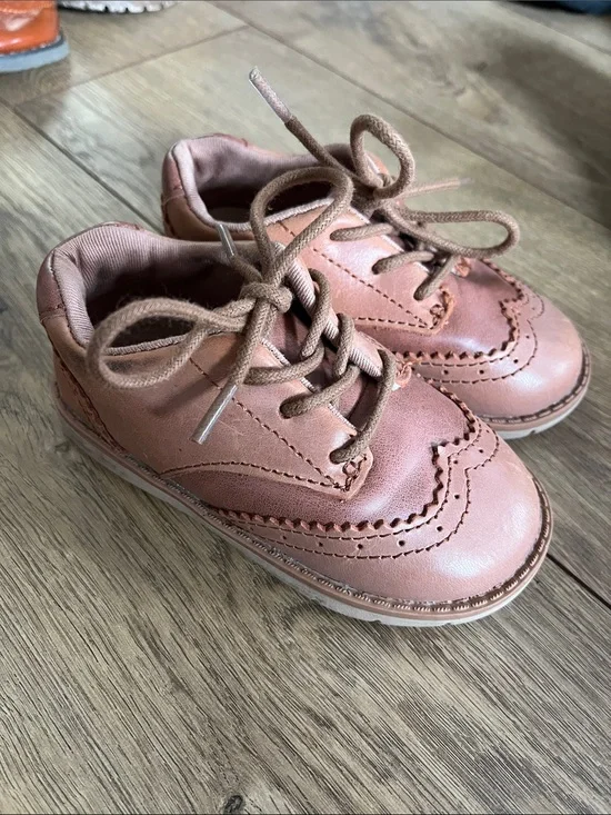 Stride Rite Ellsworth wing tip shoes