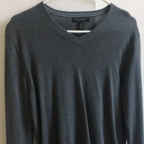 NEW Banana Republic vneck silk cashmere sweater