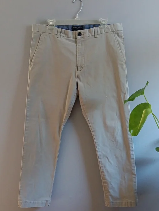 Banana Republic Men's Chinos in Light Beige
