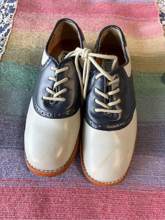 Size 4 Florsheim Kids Two-Tone Saddle Oxfords in Cream and Black worn once for E
