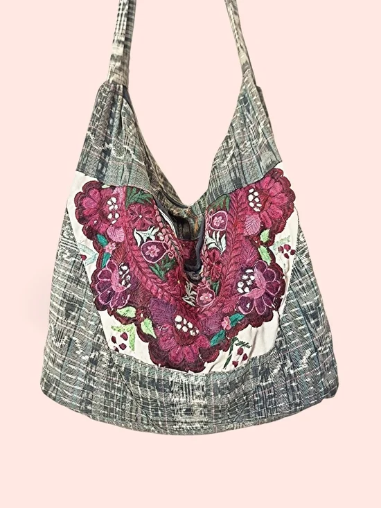 ✨️Made In Mexico! Embroidered Floral Hobo Crossbody Bag in Magenta and Green!