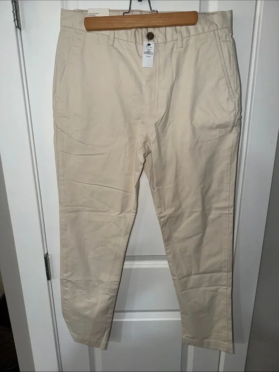 Banana Republic Classic Straight Chino Pants in Cream