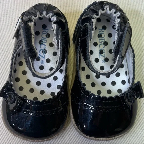 Robeez Catherine Mini Shoes in Black Patent Size 2 (3-6 months)
