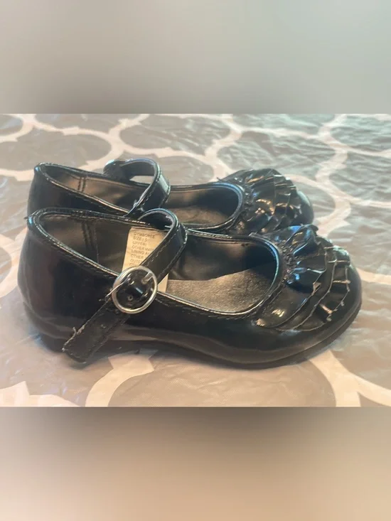 Adorable Gymboree toddler Girls Sz 5Black Patent Mary Jane flats with Ruffle