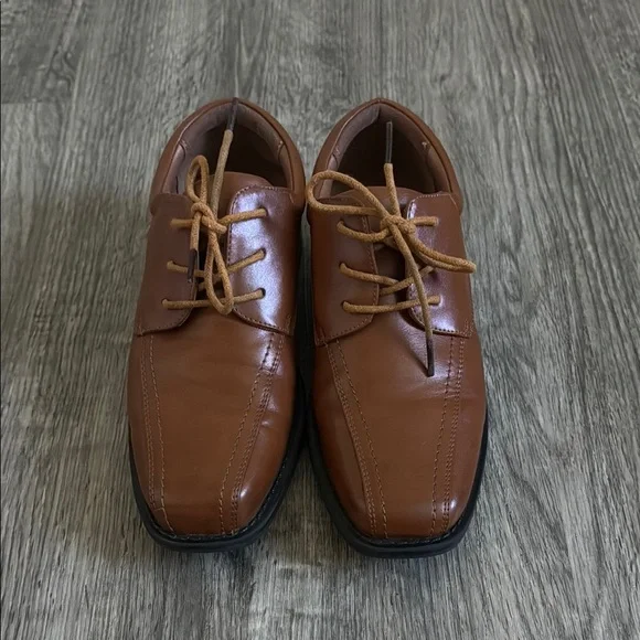 Brown Leather Dress Shoes with Polished Finish‎