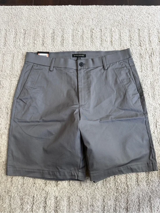 Men’s Banana Republic Chino Shorts 9” Gray Brand New Size 34