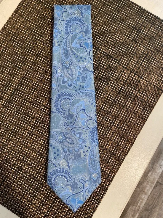 Geoffrey Beene Mens Light Blue Paisley Silk Tie