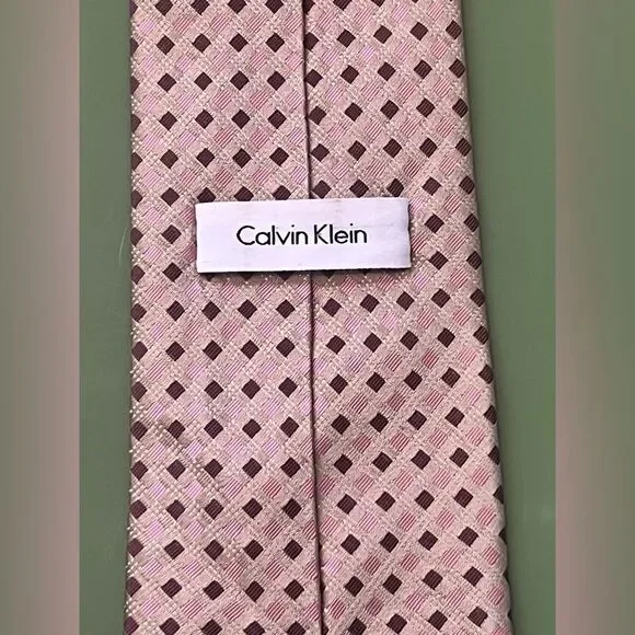 Mens Calvin Klein Silk necktie Pink with square patterns