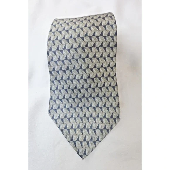 Van Heusen Silk Tie Blue Tan Geometric Chevron Pattern Made in USA‎ Necktie