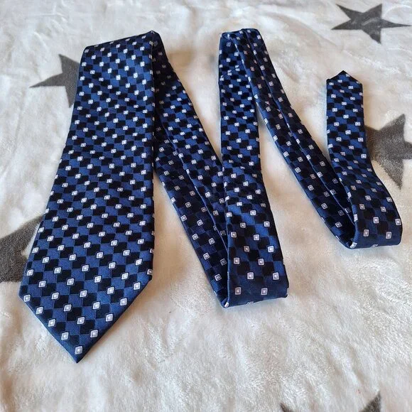 New GH‎ Bass & Co Navy Blue With Small Square Design 100% Silk Men’s Tie Necktie