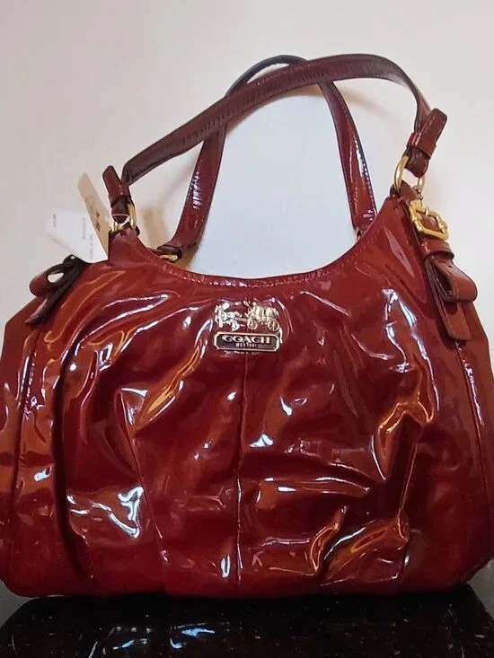 2011 Coach Madison Maggie Shoulder Hobo Bag in Bordeaux/Burgundy Patent Leather