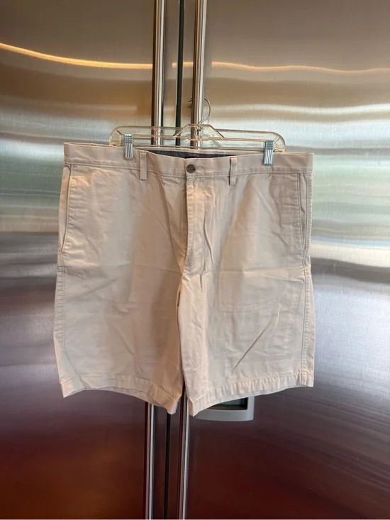 Banana Republic Light Khaki Flat Front Men's Shorts, size 38