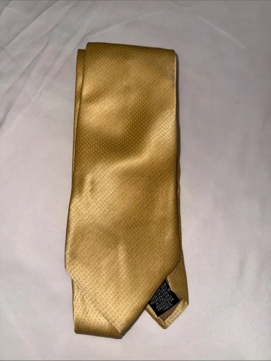 Men's Gold Textured Silk Tie - Classic Formal Accessory