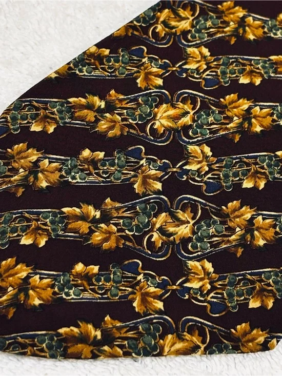 Brand New Artsy Vintage Tie By The Metropolitan Museum Of Art