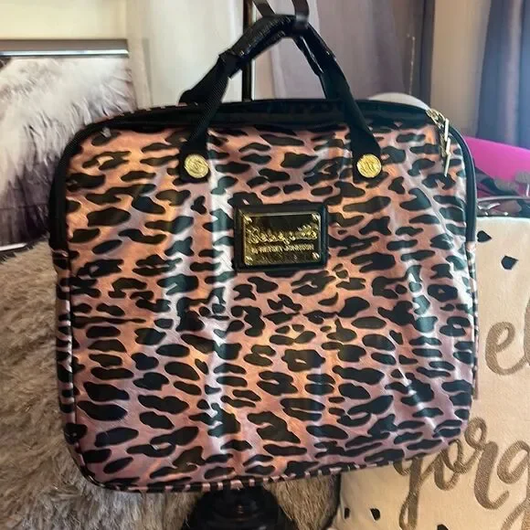 Betsey johnson betseyville pink satin leopard/cheetah laptop bag-case