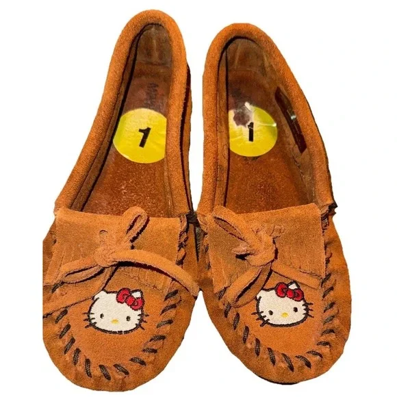 Hello Kitty Sanrio Minnetonka Moccasins Shoes Brown Embroidered Girls Sz 1