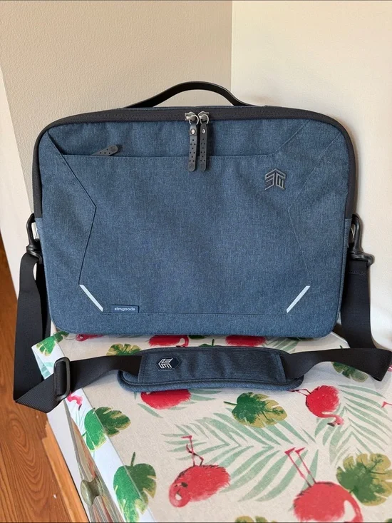 STM Australia Laptop Case With Removable Shoulder Strap NWOT