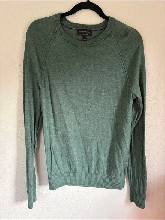 Banana Republic Men’s Scoop Crewneck Sweater - Green 100% Merino Wool S