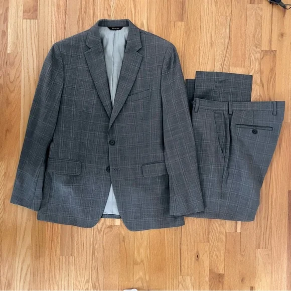 Banana Republic Tailored Slim Fit Men’s Suit – Light Gray Plaid – Preloved