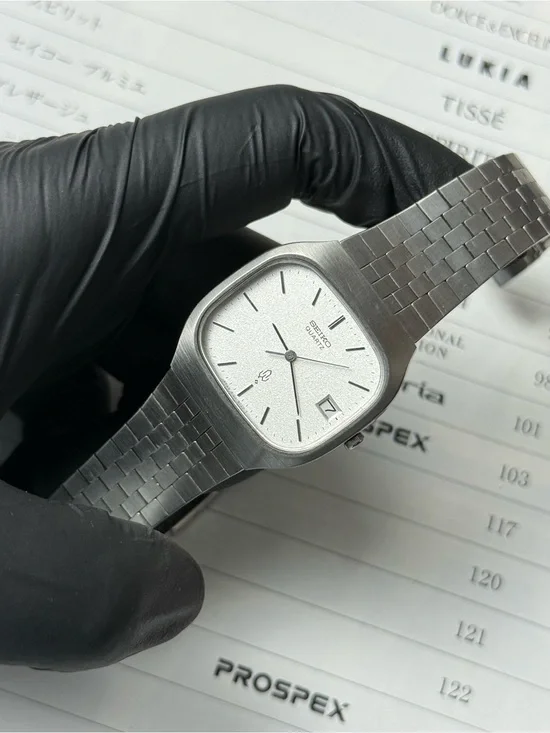 Vintage 1988 Seiko Quartz Emblem 4122-5010 Men’s Watch