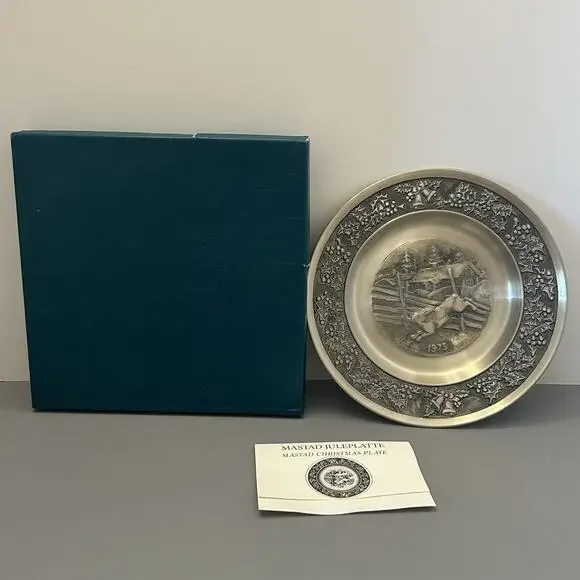 MASTAD PEWTER HOLIDAY PLATE 1975 Christmas 7