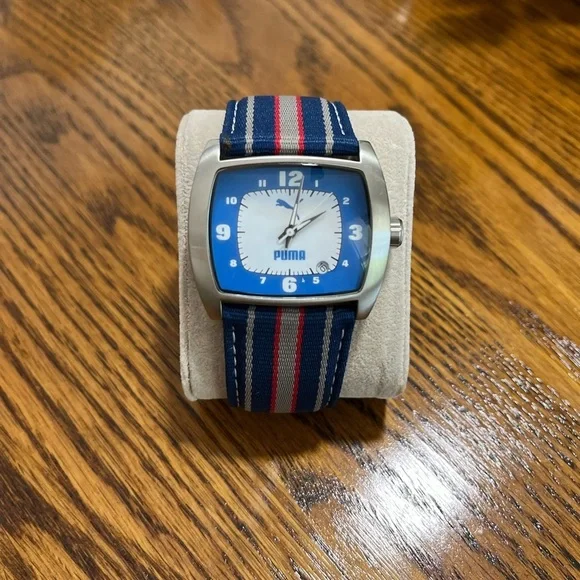 Puma Analog‎ Wristwatch PM900 with Water Resistance and a Buckle Band Japan Y2K