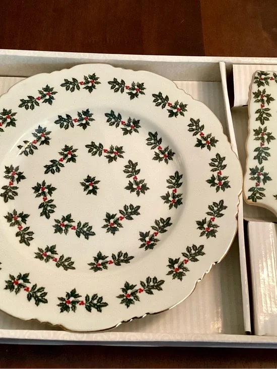 Vtg Holiday Holly Pattern Cake Plate with Server- Fine Porcelain