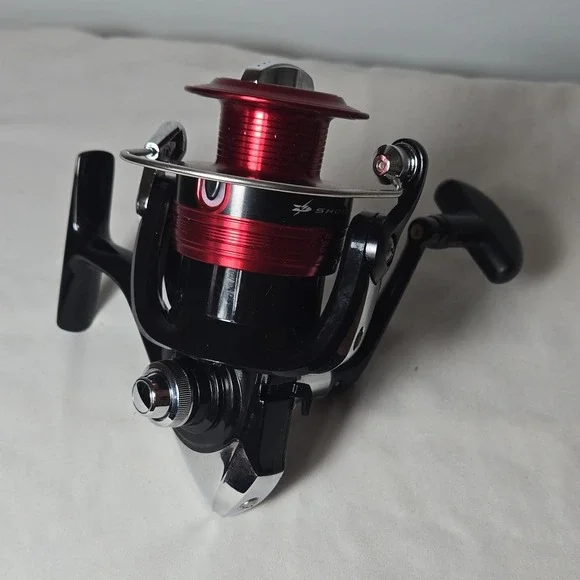 Daiwa Shock 3000B Spinning Reel Black Red Silver 8lb/240yd 10lb/200yd Capacity
