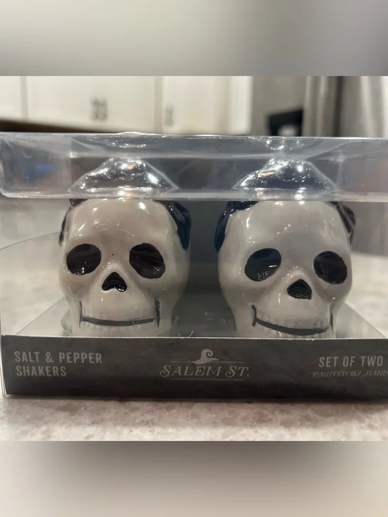 “New” Salem St. White Skull Salt & Pepper Shaker Set