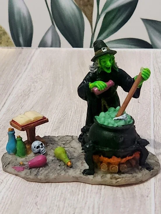 Lemax Spooky Town Green Witch Brewing Potion Cauldron Halloween Figurine