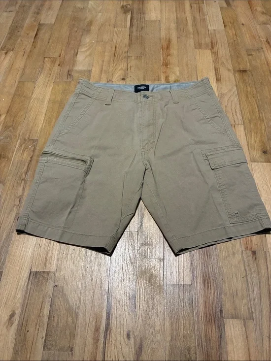 Denizen from Levi's Khaki Men's Cargo Shorts with Multiple Utility Pockets