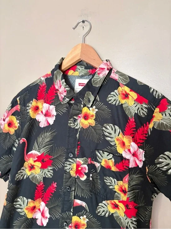 Levi’s tropical Hawaiian button down shirt flamingos cotton resort vacation sz M