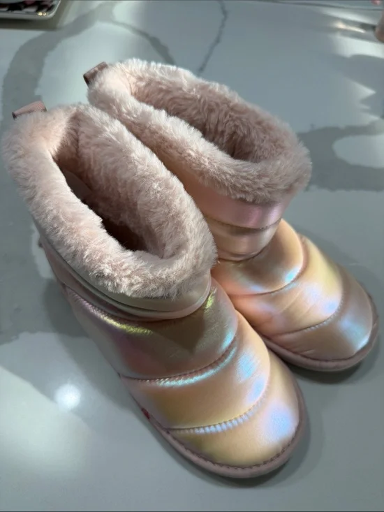 H&M Girls' Iridescent Pink Faux-Fur Lined Snow Boots
