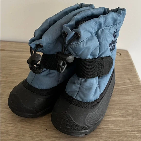 Kamik kids winter/snow boot with velcro and toggle. Excellent condition.