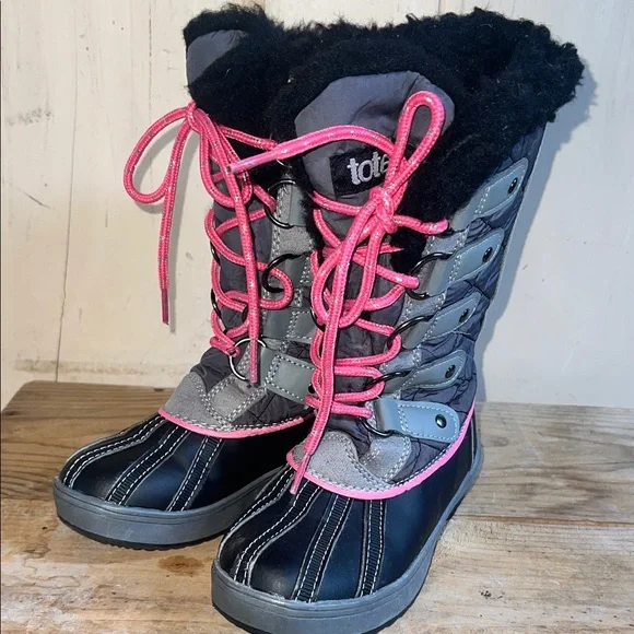 Girls size 12 Totes  Snow Boots - Black and Pink. Pink laces.