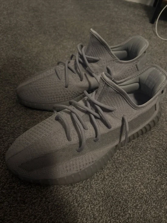 adidas Yeezy 350 v2 steel grey gently used worn 2 times $190