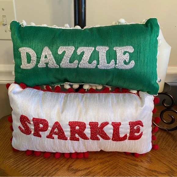🎅🏻Sale Dazzle & Sparkle Holiday festive oblong throw pillows in green/silver whi