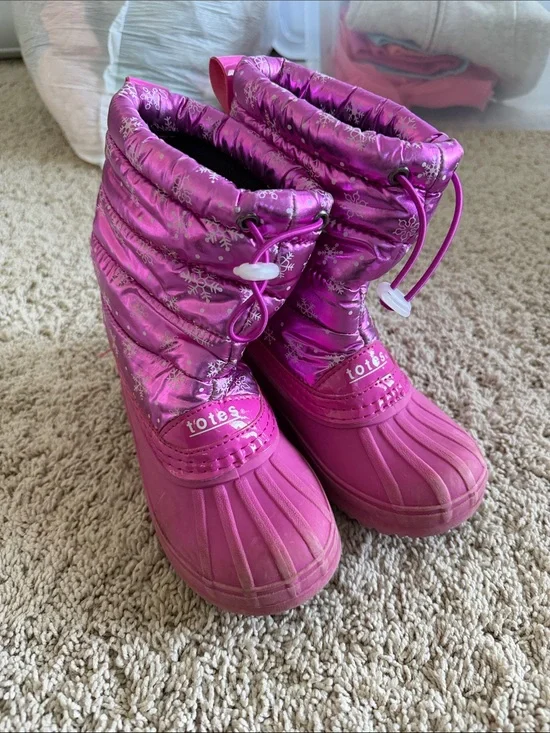 totes girls toddler size 12 Pink Snow Boots with Silver Snowflake Accents