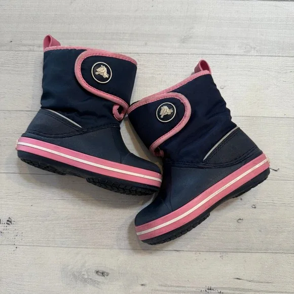 Crocs girls navy blue pink snow boots‎ child size 7