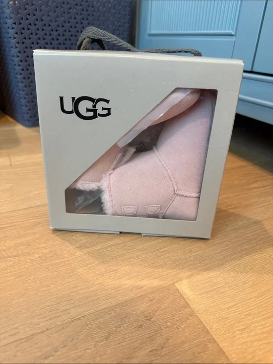 NWT UGG Baby Booties in Soft Pink Suede