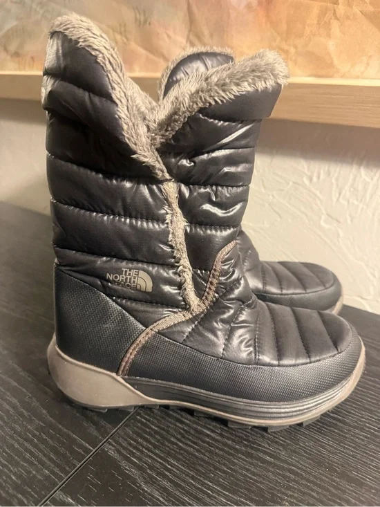 The North Face Amore II Winter Ski Boots  kids girls size 2