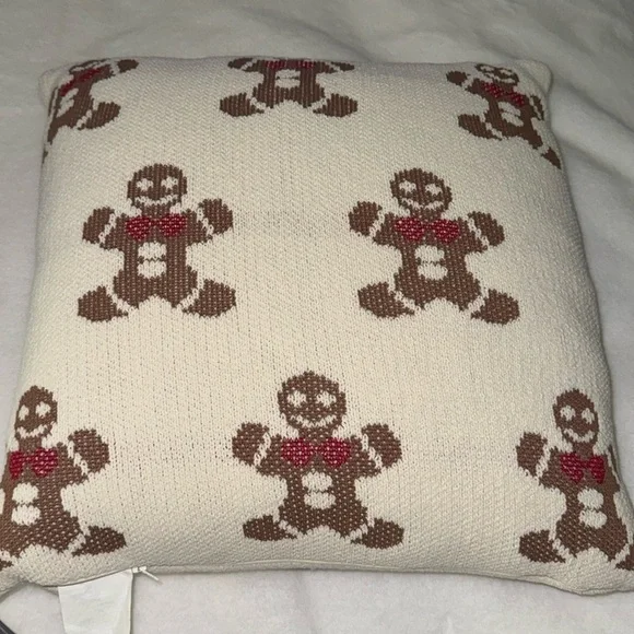 Cupcakes And Cashmere Christmas Gingerbread Pillow